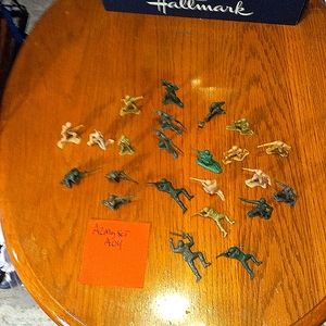 23 army War figures A04